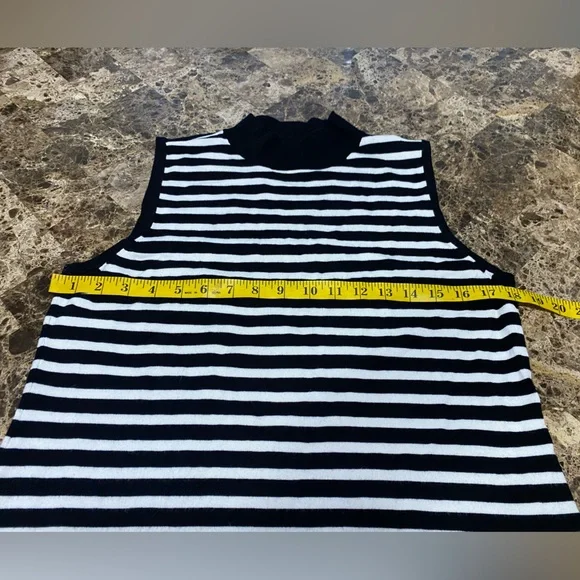 GUC White House Black Market sleeveless sweater size L - Picture 4 of 8